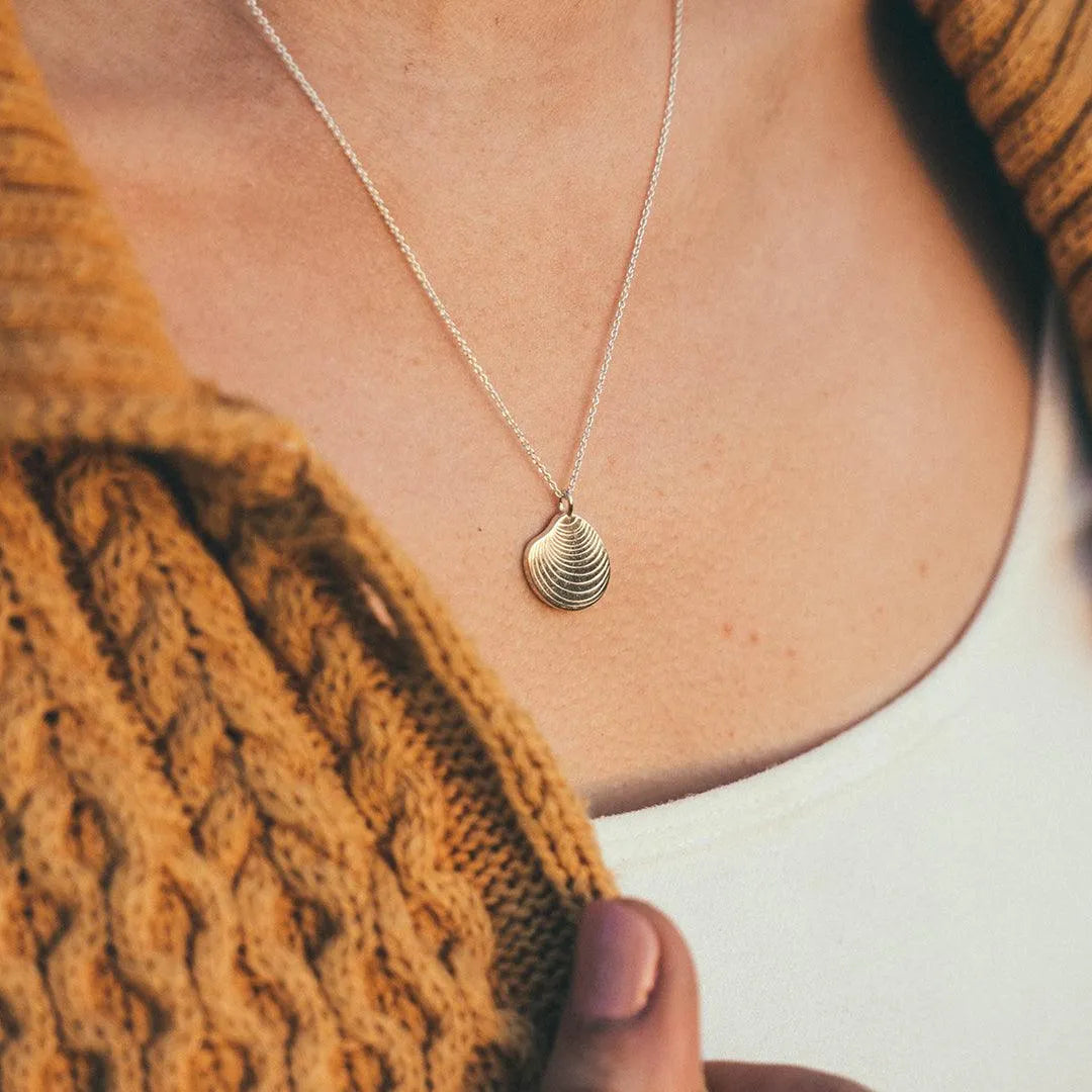Quahog Shell Necklace - Cape Clasp