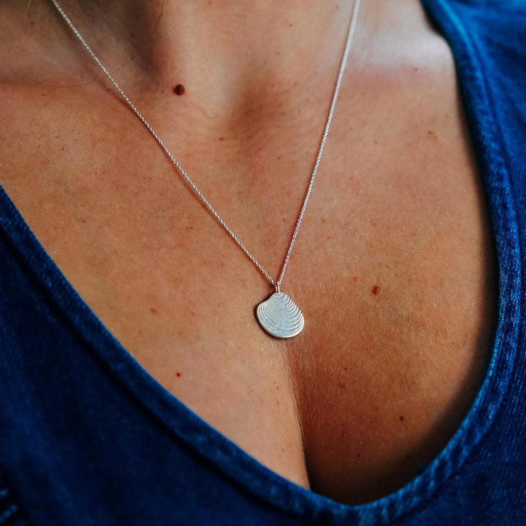 Quahog Shell Necklace - Cape Clasp