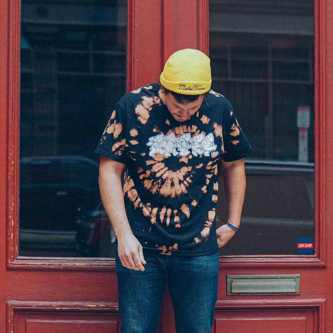 Dancing Sharks Tee 3.0 - Cape Clasp