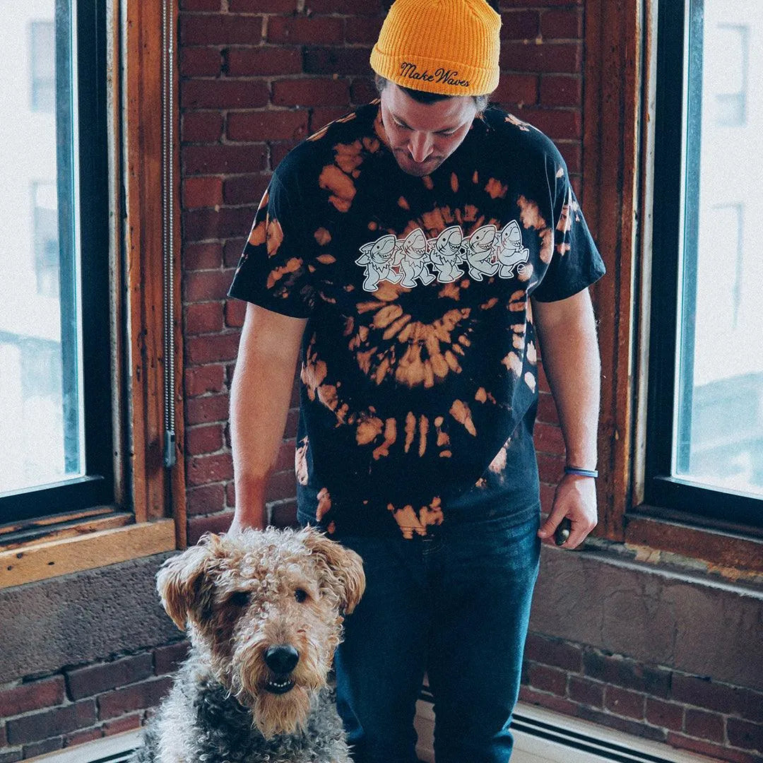 Dancing Sharks Tee 3.0 - Cape Clasp